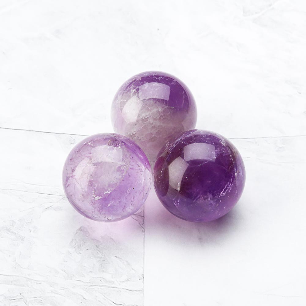 gemstone-ball-decors-balancing-divination