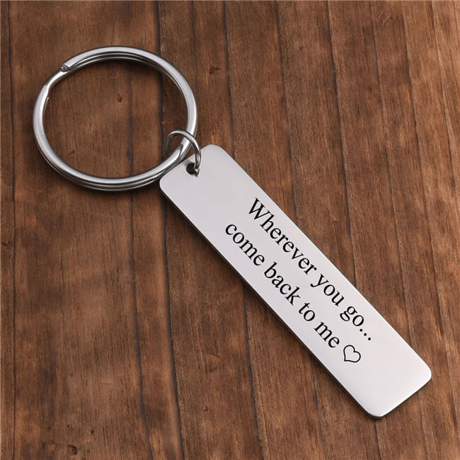 Jovivi personalized name tag keychain set for couples, front side